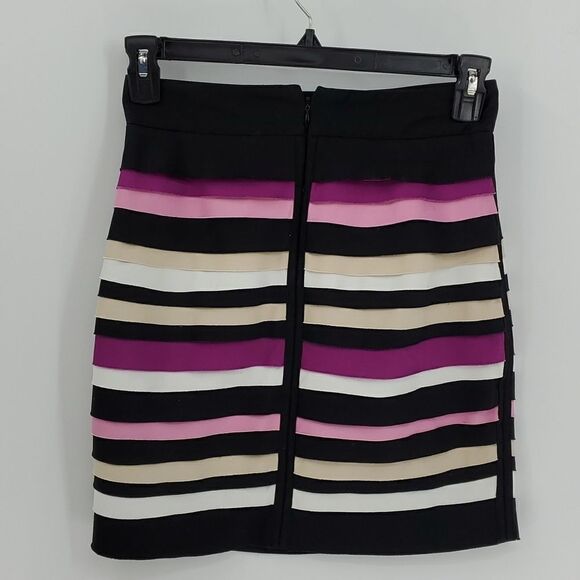 - White house black market‎ skirt, multiple colors. Size 0..zipper in back. - Picture 6 of 8